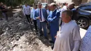 محافظ أسيوط يحيل رئيس قرية بني قرة للتحقيق للتقصير في العمل