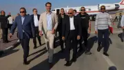 محافظ شمال سيناء يستقبل وزير التجارة الهولندي بمطار العريش