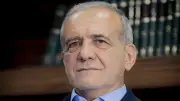 بيزشكيان يكشف عن لقاء سري مع المرشد الإيراني بعد اغتيال خامنئي
