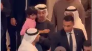 محمد بن زايد يقبل يد طفلة خلال جولة مع السيسي في أبوظبي