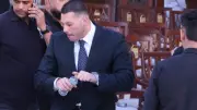 الحزن يخيم على نجل هاني شاكر ووالدته خلال عزاء والده