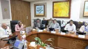 محافظ الوادي الجديد تلتقي وفد وزارة النقل والطرق والكباري وتزيل بؤر تلوث