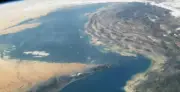 اشتباكات بين القوات الإيرانية والسفن الأمريكية في مضيق هرمز