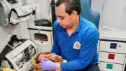 طاقم إسعاف بالمنيا يساعد سيدة على الولادة داخل السيارة