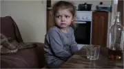 مأساة طفلة أمريكية: جدتها تجبرها على شرب الكحول فتقتلها