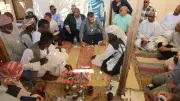محافظ البحر الأحمر يلتقي أهالي حفافيت ويوجه بتلبية مطالبهم