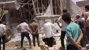 سيدة تتوسل لرئيسة مدينة بني مزار خوفا من هدم منزلها.. والمسؤولة: أنفذ القانون