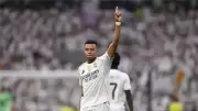 شكوك حول مشاركة مبابي في كلاسيكو برشلونة وريال مدريد