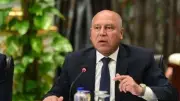 كامل الوزير يوبخ مهندساً خلال جولة تفقدية بمحور ديروط