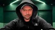 جلال فهمي يعلن وفاة والدته ويحدد موعد الجنازة والدفن بالواحات