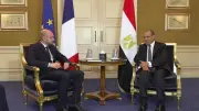 وزير الخارجية ونظيره الفرنسي يبحثان العلاقات الثنائية والتطورات الإقليمية