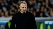 صدمة قبل الكلاسيكو.. وفاة والد هانز فليك ومدرب برشلونة يقرر قيادة الفريق