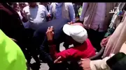 وزير النقل يحتضن شابًا من ذوي الهمم خلال افتتاح كوبري أبو شوشة بقنا
