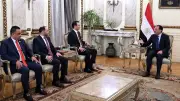 مدبولي يلتقي حفتر لبحث التعاون التنموي بين مصر وليبيا