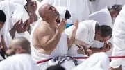 دار الإفتاء توضح حكم كشف الكتف الأيمن للرجال في الطواف