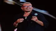 عمرو دياب يتصدر عالمياً ويقتحم قائمة أقوى الفنانين رقمياً