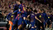 ثلاثي برشلونة يحتفل بلقب الليجا بجولة دراجات في شوارع المدينة