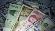 تراجع العملات الآسيوية أمام الدولار بعد تعثر مساعي السلام الأمريكية الإيرانية