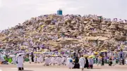 صيام عرفة لغير الحاج سنة مؤكدة ويكره للحاج ليتقوى على المناسك