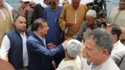 لفتة إنسانية من وزير الزراعة تجاه باحث خلال جولة بالبحيرة