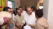 نائب وزير الصحة يشن جولة مفاجئة على مستشفيات قنا ويكافئ المتميزين