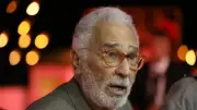 رشوان توفيق يبكي على الهواء: عبد الرحمن أبو زهرة كرس حياته للفن