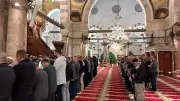 الاحتلال يضيق على الفلسطينيين خلال صلاة الفجر بالأقصى ويعتقل عدداً في الضفة