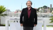 بيتر جاكسون يخطف الأنظار في أول ظهور قبل تكريمه بمهرجان كان