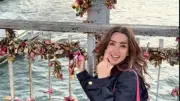 هنا الزاهد تخطف الأنظار بفستان أنيق في أحدث ظهور
