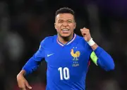 كيليان مبابي يحلم بالعودة بلقب كأس العالم إلى باريس