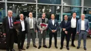 الزمالك يستقبل بعثة اتحاد العاصمة بالورود في مطار القاهرة