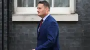 وزير الصحة البريطاني يستقيل معلنا فقد الثقة في ستارمر