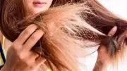 وصفة طبيعية لإنعاش وترطيب الشعر في الطقس الحار
