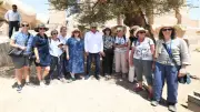 وزير السياحة والآثار يلتقي سائحين ألمان وفرنسيين في الأقصر