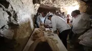 الكشف عن توابيت خشبية ومقبرة كاهن بذراع أبو النجا بالأقصر