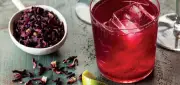 طرق مبتكرة لتحضير الكركديه مشروب الصيف المنعش