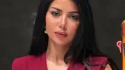 كارولين عزمي تخطف الأنظار بإطلالة صباحية بسيطة من الحديقة