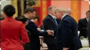 الوفد الأمريكي يتخلص من الهواتف والهدايا بعد زيارة الصين خوفاً من الاختراق