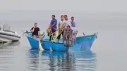 اصطياد سمكة القرش التي أثارت الذعر بشواطئ القصير بالبحر الأحمر
