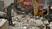 فلسطينيون يهدمون منازلهم بأيديهم لتجنب غرامات الاحتلال في سلوان