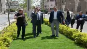 محافظ بورسعيد يتفقد زراعة أشجار البونسيانا والمسطحات الخضراء في عدة شوارع