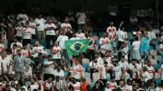 عمرو الجنايني وحسام المندوه يرتديان تيشيرت الزمالك قبل نهائي الكونفدرالية