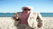 حسين فهمي يتسلم جائزة شخصية العام السينمائية العربية في كان