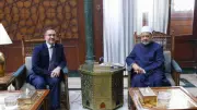 شيخ الأزهر يبحث مع السفير البريطاني تعزيز التعاون المشترك