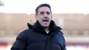 نيفيل يصف هدف يونايتد الجدلي بالصادم والسخيف