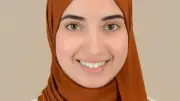 لماذا تهاجم بعض النساء نساء أخريات؟ الغيرة أم عقد النقص؟
