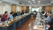وزير الإعلام يلتقي رؤساء القنوات الخاصة لتعزيز التعاون الوطني