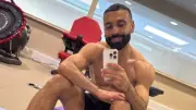 محمد صلاح يتألق بلياقته البدنية في الجيم ويستعرض تمارينه