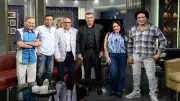 أبطال مسرحية ابن الأصول في واحد من الناس على شاشة الحياة الليلة