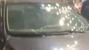 سيدة تسب شابا لاعتراضه على قيادتها عكس الاتجاه في المحلة